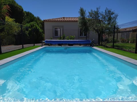 Property building, Swimming pool, Swimming pool
