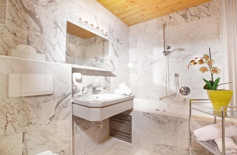 Appartementhaus zum Holzknecht am See Apartment hotel in Neustift im Stubaital