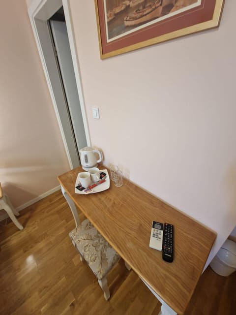 Coffee/tea facilities, Seating area