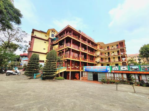 Property building, Street view, Parking