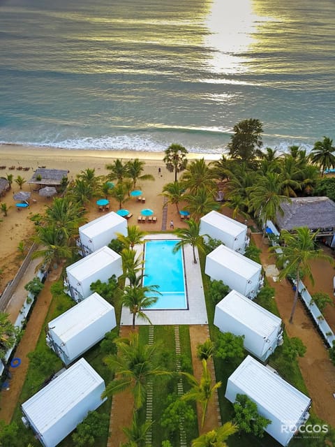 Property building, Day, Natural landscape, Bird's eye view, Beach, Pool view, Sea view, Swimming pool, Swimming pool, sunbed