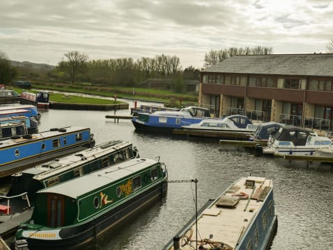Tewitfield Marina Apartment in England
