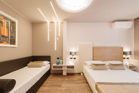 Coffee/tea facilities, Other, Photo of the whole room, Decorative detail, Bedroom
