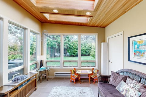 Jumping Scallops House in Newport