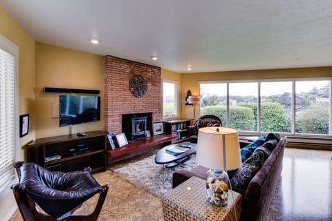 Jumping Scallops House in Newport