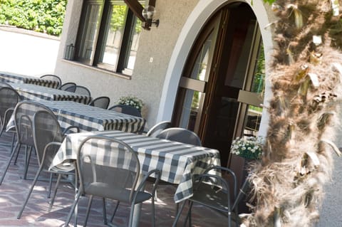 Property building, Garden, Balcony/Terrace