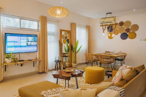 TV and multimedia, Living room, Dining area