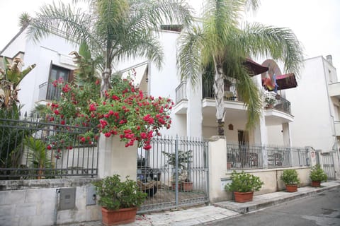 Facade/entrance, Spring