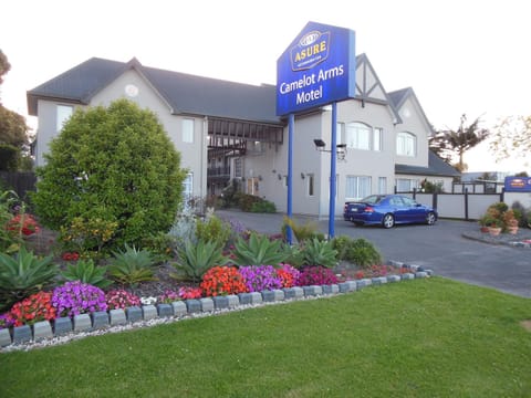 Property building, Day, Garden