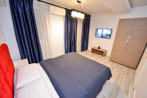 Bed, TV and multimedia, Photo of the whole room, Bedroom, wardrobe