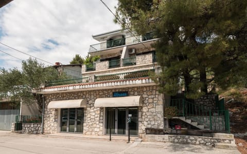 Property building, Facade/entrance, Location