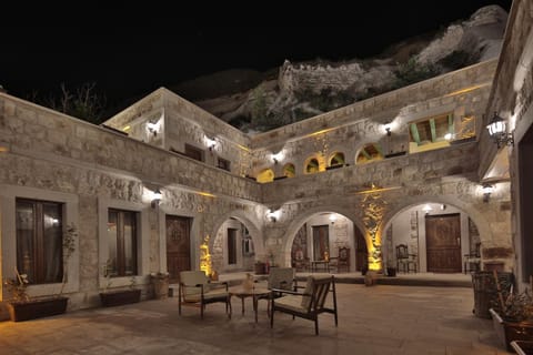 Nearby landmark, Balcony/Terrace, Banquet/Function facilities, Decorative detail, Floor plan, On site, Landmark view, Mountain view