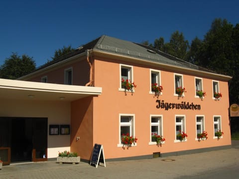 Facade/entrance