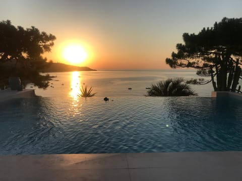 Hiking, Swimming pool, Swimming pool, Sunrise, Sunset