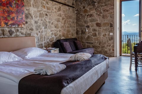 Bed, Natural landscape, View (from property/room), Balcony/Terrace, Photo of the whole room, Bedroom, towels