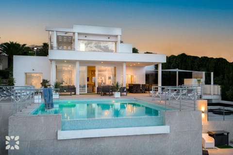 Property building, Patio, Day, Natural landscape, Pool view, Swimming pool, sunbed