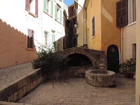 Property building, Neighbourhood, City view, Landmark view, Street view