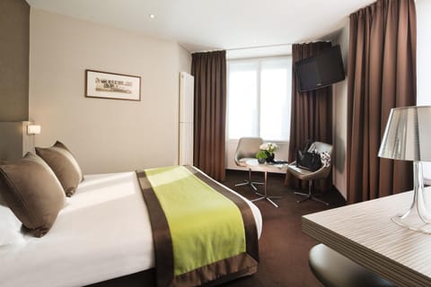 Photo of the whole room, Bedroom, air conditioner, air conditioner