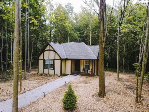 Vineyard Woods Nature lodge in Lake Erie