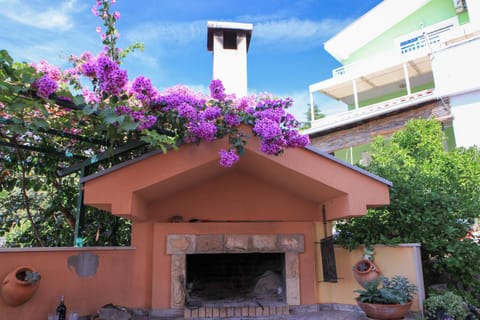 Natural landscape, BBQ facilities, Balcony/Terrace