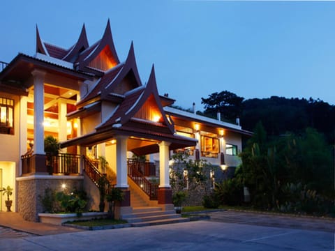 Facade/entrance, Area and facilities