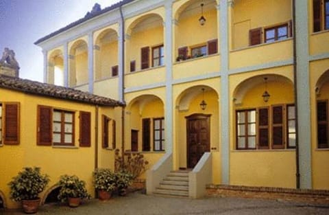 Facade/entrance, Day