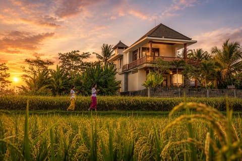 Property building, Day, Natural landscape, Sunrise