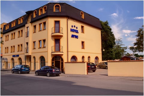 Facade/entrance