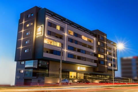 Facade/entrance, Night