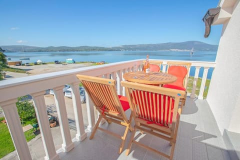 View (from property/room), Balcony/Terrace, Sea view