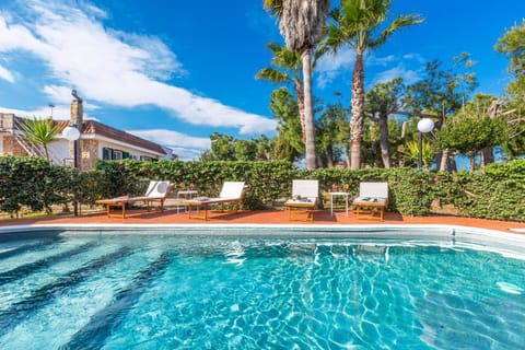 Day, Pool view, Swimming pool, sunbed