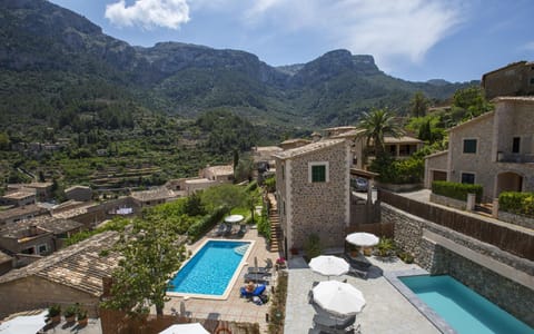 Property building, Facade/entrance, Swimming pool