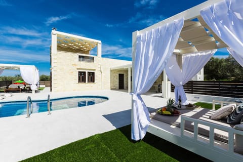 Garden, Seating area, Swimming pool, Swimming pool