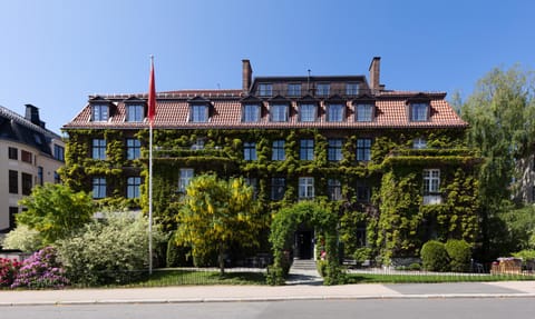 Facade/entrance, Off site