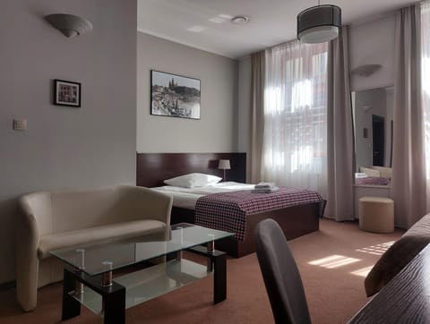 Bed, Living room, Photo of the whole room, Seating area, Bedroom, City view