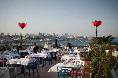 Restaurant/places to eat, Day, City view, Sea view