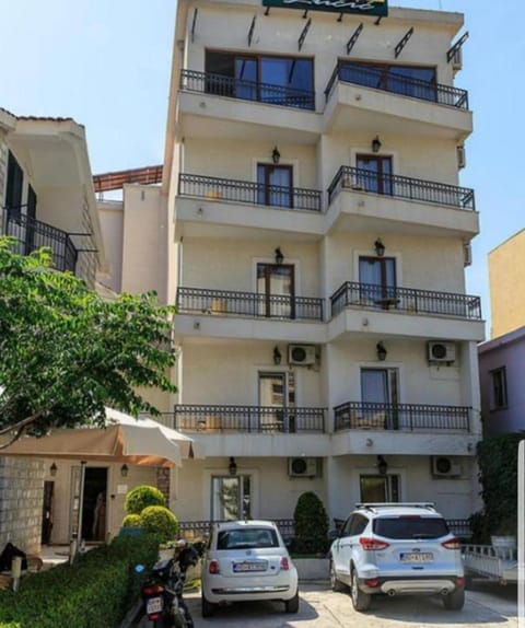 Lucic Rooms & Suites Bed and Breakfast in Budva