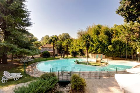 Garden view, Pool view, Swimming pool, sunbed