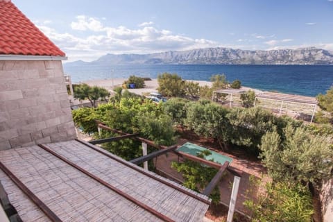 Mountain view, Sea view