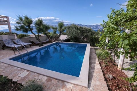 Garden, View (from property/room), Mountain view, Swimming pool, sunbed