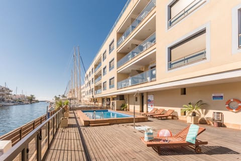 Swimming pool, Swimming pool