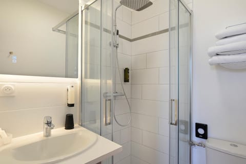 Shower, Bathroom, towels