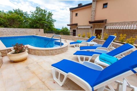 Property building, Swimming pool, Swimming pool