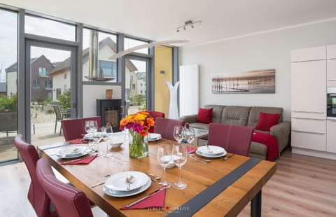 Ostsee - Reetdachhaus Nr 8 "Sonne und mehr" - mit Lademöglichkeit im Strand Resort House in Heiligenhafen