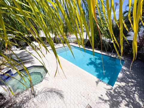 Hot Tub, Swimming pool