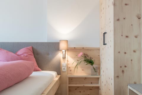 Bed, Balcony/Terrace, Bedroom, Mountain view