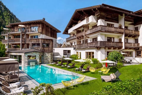Property building, Swimming pool