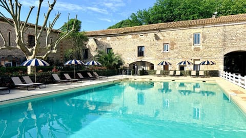 Property building, Patio, Day, Pool view, Swimming pool, sunbed