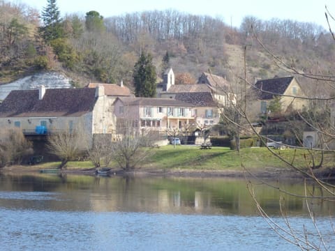 Facade/entrance, River view