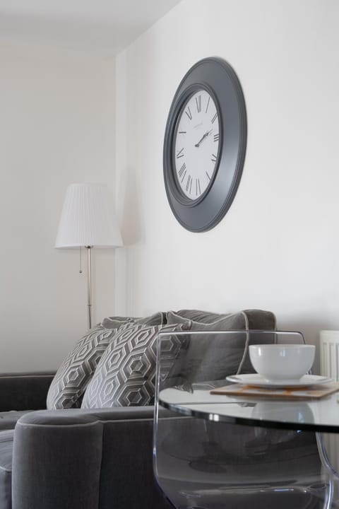 Sorrel House Stylish 2 Bedroom 2 Bathroom Apartment in West Oxfordshire District